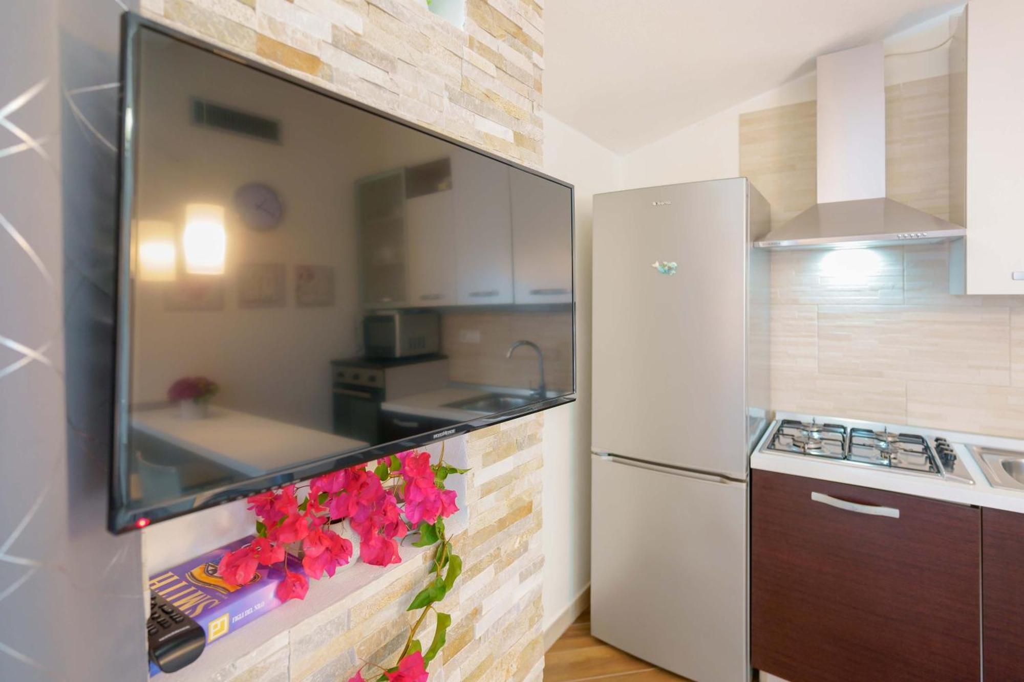 Exclusive Use Swimming Pool Available From June To September Каляри Екстериор снимка