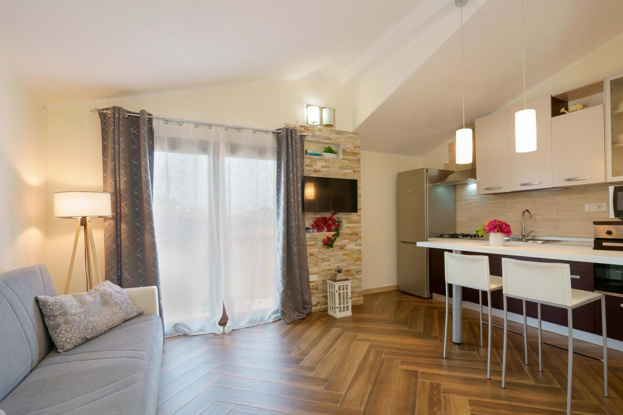 Exclusive Use Swimming Pool Available From June To September Каляри Екстериор снимка
