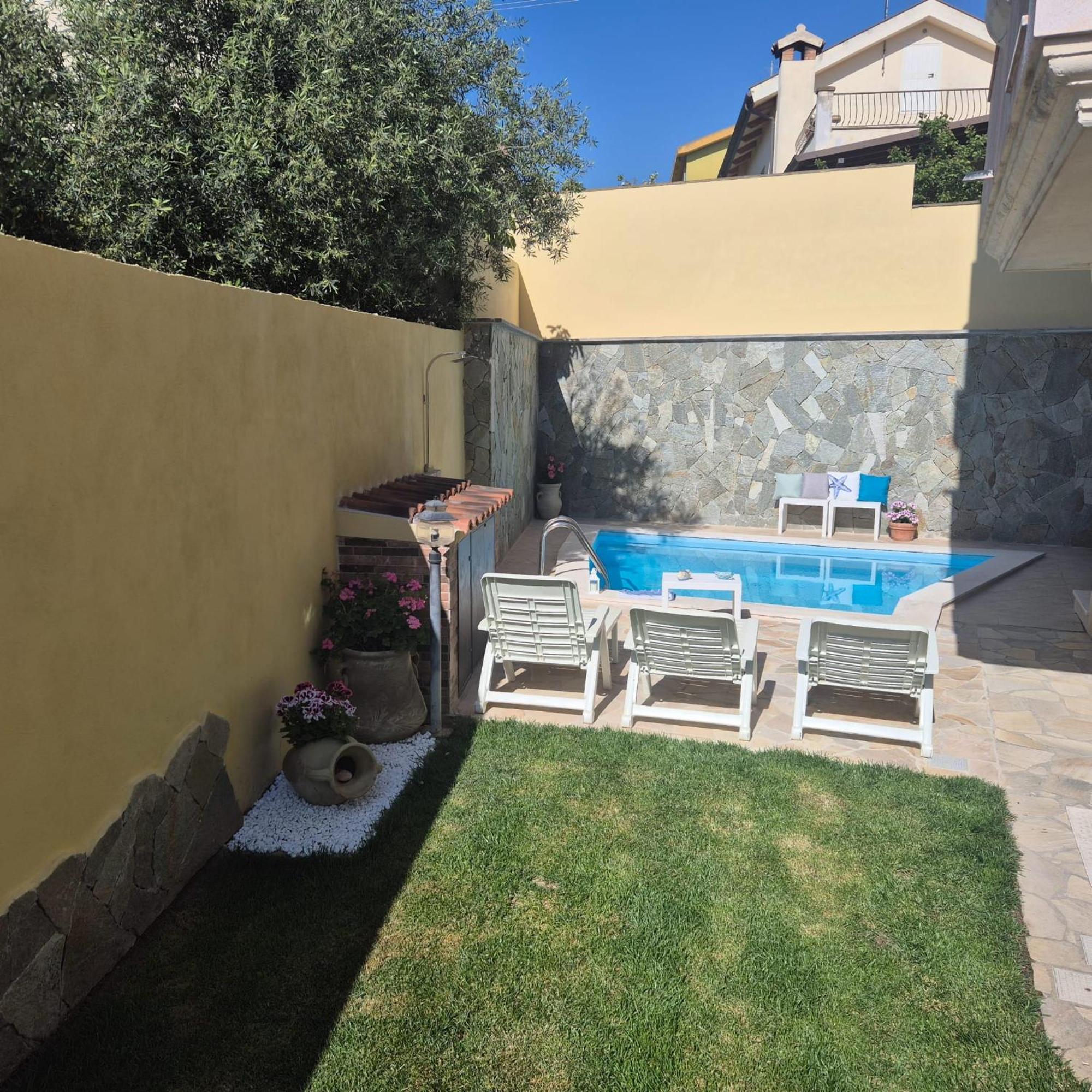 Exclusive Use Swimming Pool Available From June To September Каляри Екстериор снимка