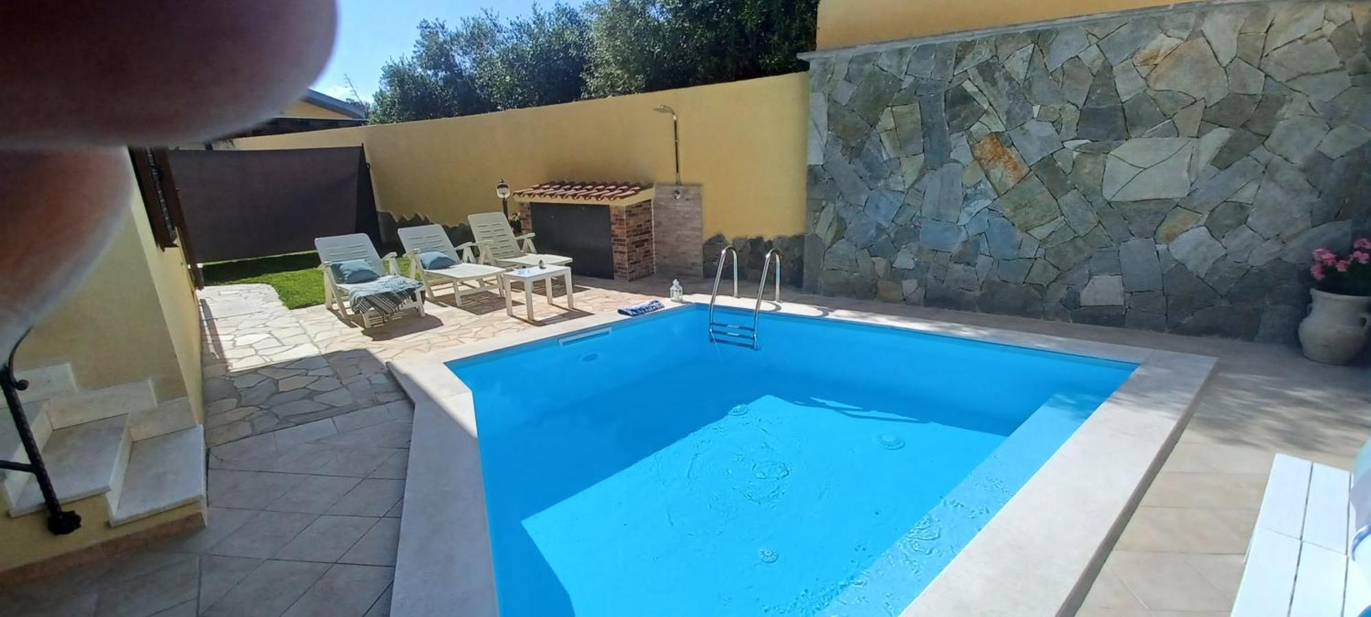 Exclusive Use Swimming Pool Available From June To September Каляри Екстериор снимка